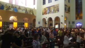 Paroquianos celebram ápice da Semana Santa no Tríduo Pascal