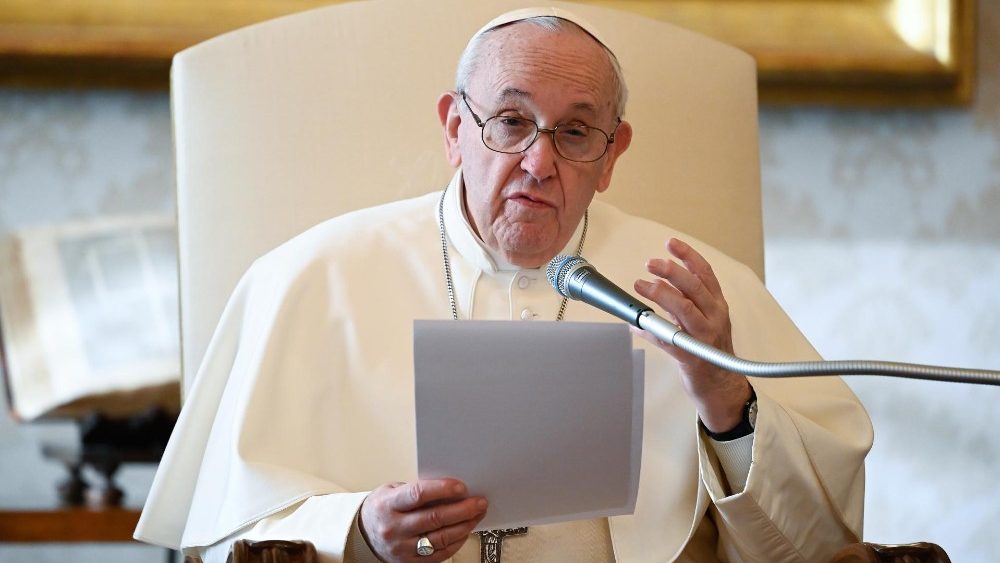 O Papa na Audiência Geral: louvar é como respirar oxigênio puro