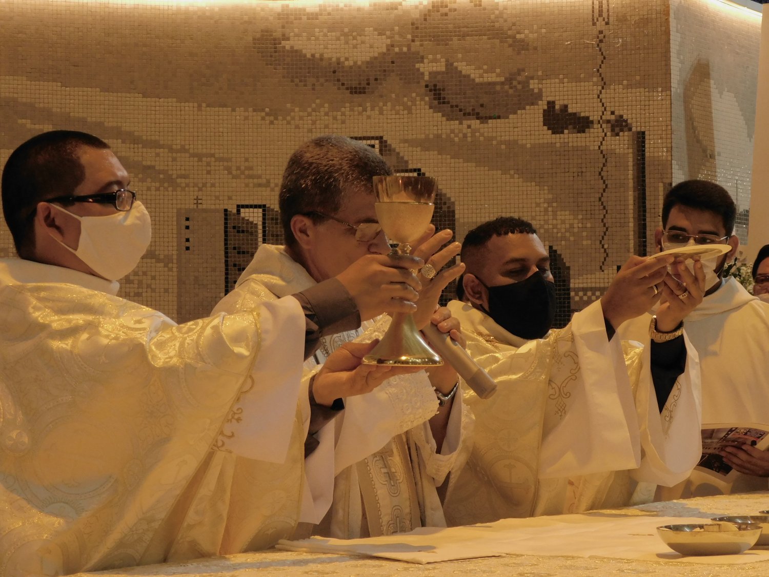 Padre Haroldo Paiva,sss e Padre Eduardo Sales,sss são os novos presbíteros Sacramentinos.