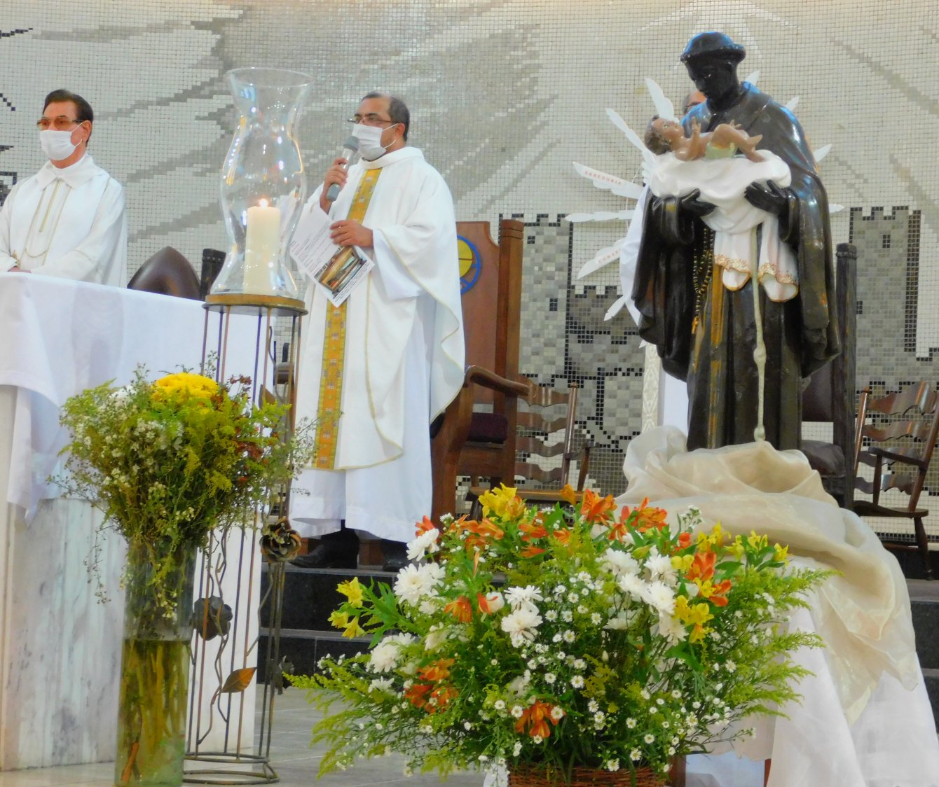 Fiéis celebram com Missa Solene a Festa de nosso padroeiro São Benedito