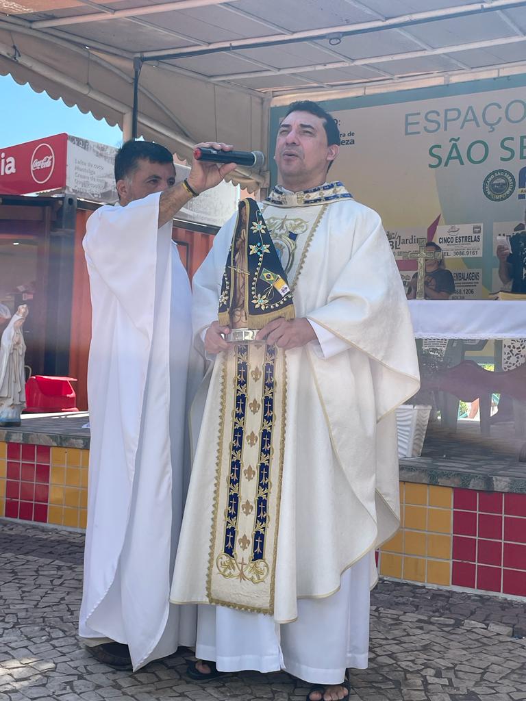 Fiéis celebram Solenidade de Nossa Senhora Aparecida no Mercado São Sebastião